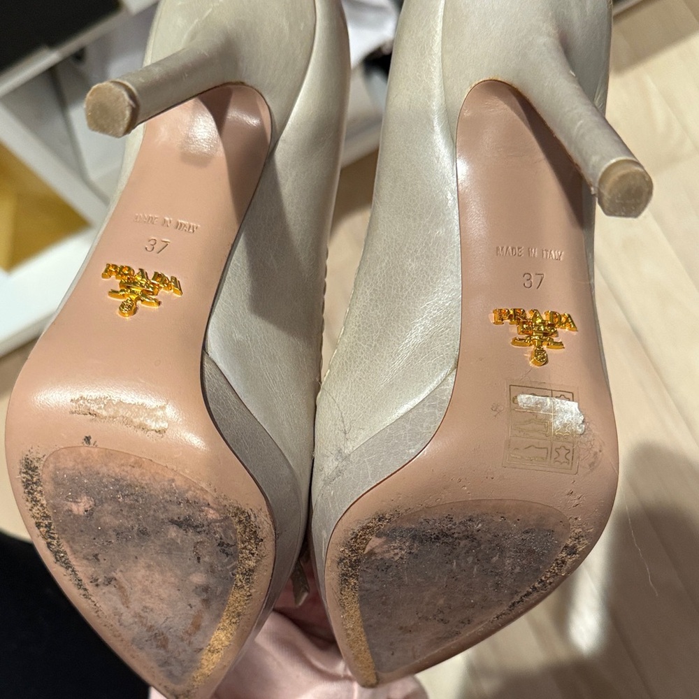 Prada Light gray Pointed-Toe Bow Pumps - Picture 2 of 7